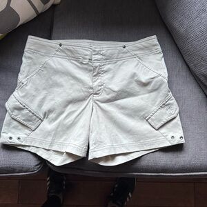 Athleta hiking shorts. Guc. Size 6. Khaki color